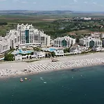 Private 2-bedroom With Pool And Free Parking In Marina Club Pomorie