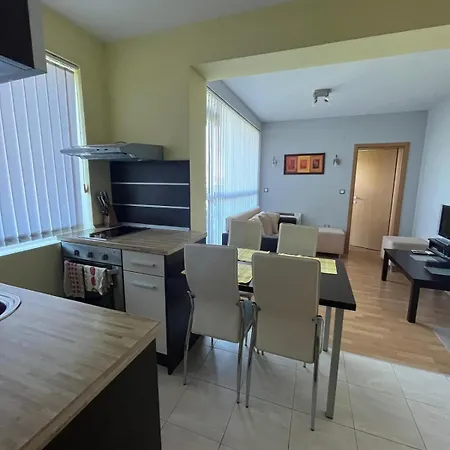 Private 2-bedroom With Pool And Free Parking In Marina Club