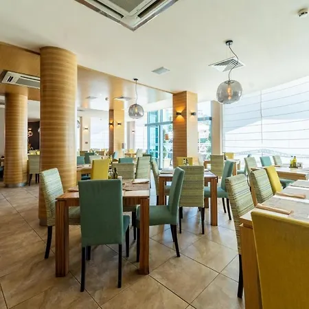 Private 2-bedroom With Pool And Free Parking In Marina Club Pomorie